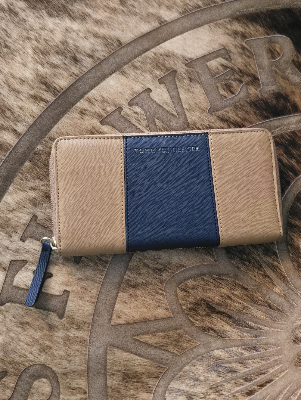 NWOT Tommy Hilfiger Two-Tone Zip Wallet - Tan & Navy